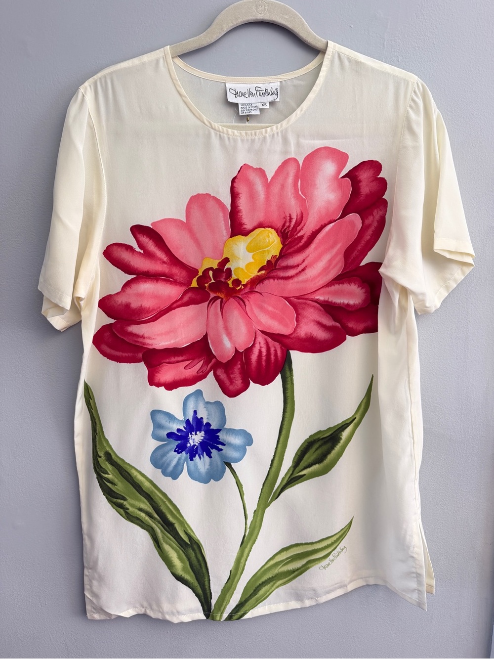 *New* Vintage Diane von Furstenberg Cream Silk Floral T-shirt, Size XS